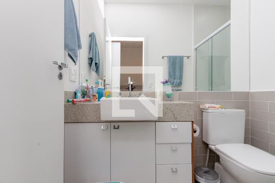 Apartamento à venda com 3 quartos e piscina no condomínio. — Banheiro da Suíte 2