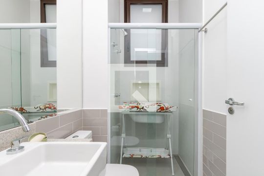 Apartamento à venda com 3 quartos e piscina no condomínio. — Banheiro da Suíte 3
