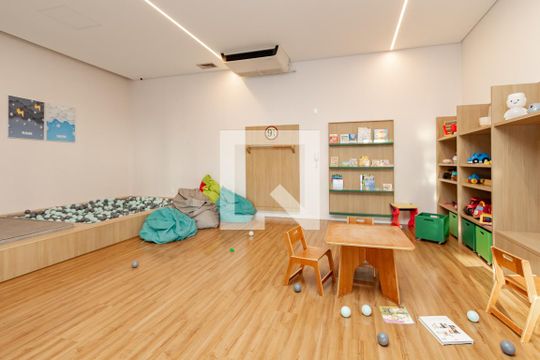 Apartamento à venda com 3 quartos e piscina no condomínio. — Brinquedoteca