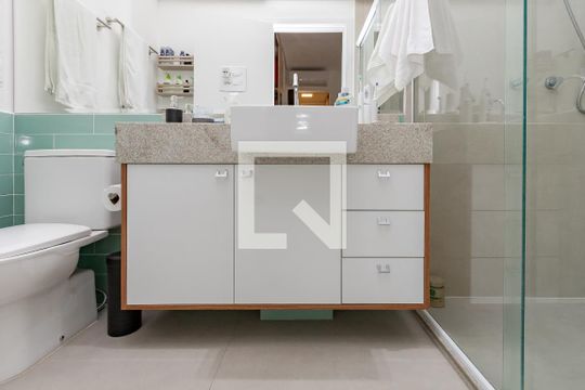 Apartamento à venda com 3 quartos e piscina no condomínio. — Banheiro 1