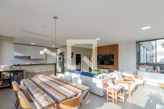 Apartamento à venda com 3 quartos e piscina no condomínio. — Sala