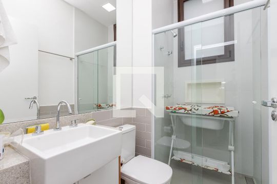 Apartamento à venda com 3 quartos e piscina no condomínio. — Banheiro da Suíte 3