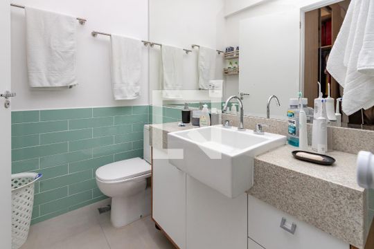 Apartamento à venda com 3 quartos e piscina no condomínio. — Banheiro 1