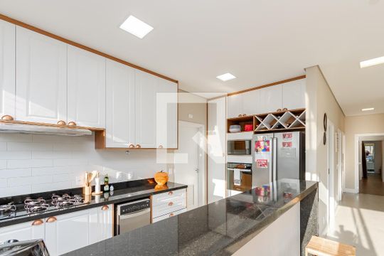 Apartamento à venda com 3 quartos e piscina no condomínio. — Cozinha