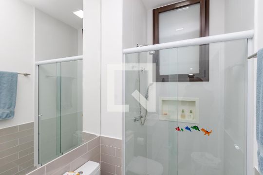 Apartamento à venda com 3 quartos e piscina no condomínio. — Banheiro da Suíte 2