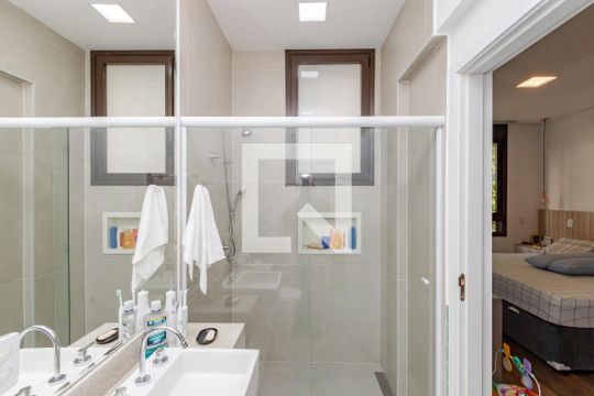 Apartamento à venda com 3 quartos e piscina no condomínio. — Banheiro 1