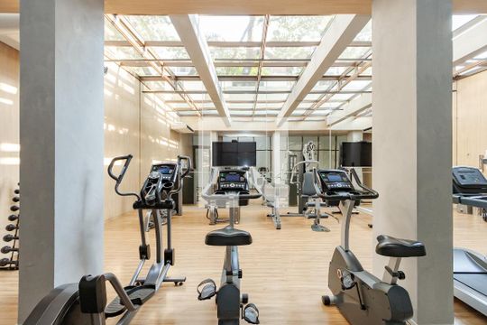 Apartamento à venda com 3 quartos e piscina no condomínio. — Academia