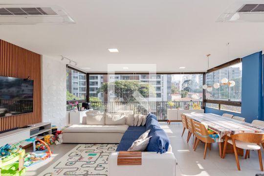 Apartamento à venda com 3 quartos e piscina no condomínio. — Sala