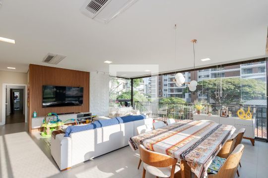 Apartamento à venda com 3 quartos e piscina no condomínio. — Sala