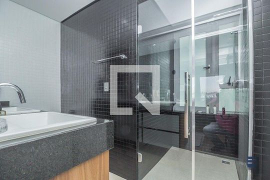 Compra apartamento mobiliado, 2 quartos, closet, varanda, churrasqueira e piscina no condomínio. — foto 12