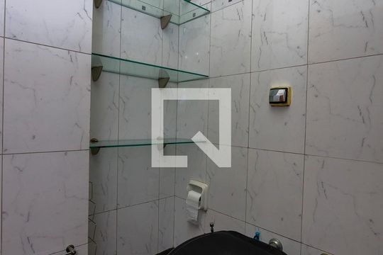 Casa com 4 quartos disponível para compra. Confira essa casa à venda para atender suas necessidades! — Banheiro 3