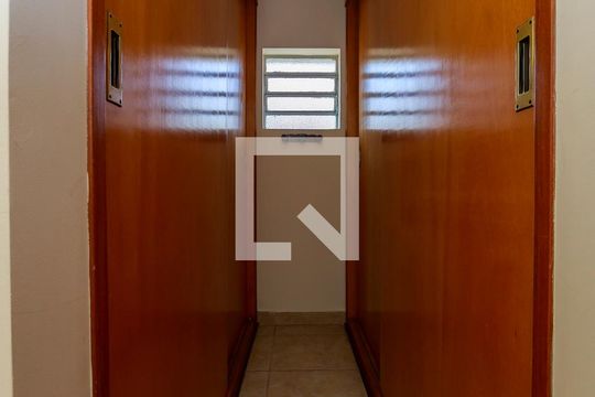 Casa com 4 quartos disponível para compra. Confira essa casa à venda para atender suas necessidades! — Quarto 1 - Closet