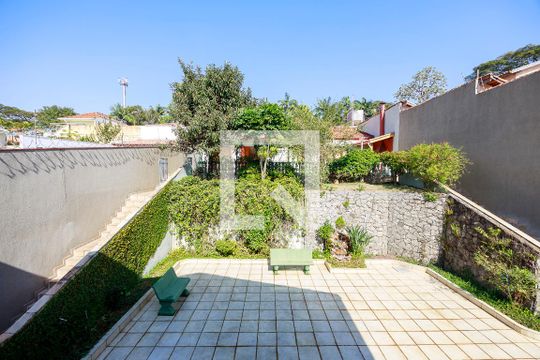 Casa com 4 quartos disponível para compra. Confira essa casa à venda para atender suas necessidades! — Suíte 4 - Vista