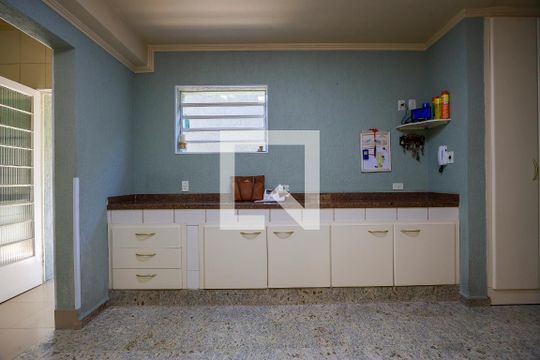 Casa com 4 quartos disponível para compra. Confira essa casa à venda para atender suas necessidades! — Copa