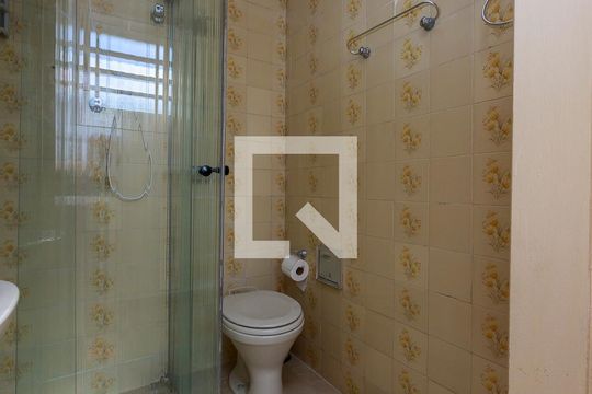 Casa com 4 quartos disponível para compra. Confira essa casa à venda para atender suas necessidades! — Edícula