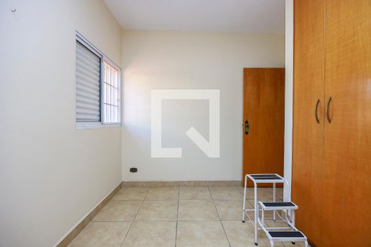 Casa com 4 quartos disponível para compra. Confira essa casa à venda para atender suas necessidades! — Quarto 3