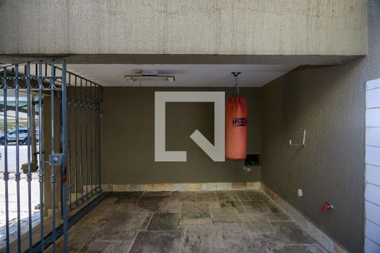 Casa com 4 quartos disponível para compra. Confira essa casa à venda para atender suas necessidades! — Área Externa