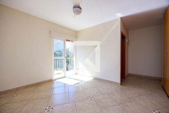 Casa com 4 quartos disponível para compra. Confira essa casa à venda para atender suas necessidades! — Suíte 2