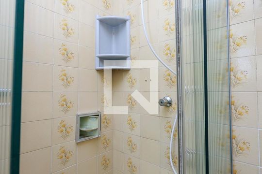 Casa com 4 quartos disponível para compra. Confira essa casa à venda para atender suas necessidades! — Edícula