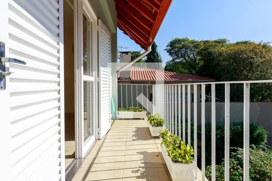 Casa com 4 quartos disponível para compra. Confira essa casa à venda para atender suas necessidades! — Suíte 2