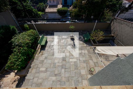 Casa com 4 quartos disponível para compra. Confira essa casa à venda para atender suas necessidades! — Suíte 2 - Vista