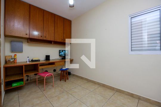 Casa com 4 quartos disponível para compra. Confira essa casa à venda para atender suas necessidades! — Quarto 3