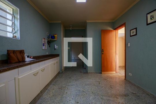 Casa com 4 quartos disponível para compra. Confira essa casa à venda para atender suas necessidades! — Copa