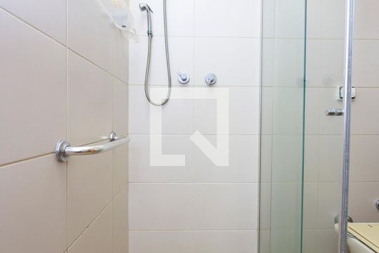 Casa com 4 quartos disponível para compra. Confira essa casa à venda para atender suas necessidades! — Suíte 2 - Banheiro