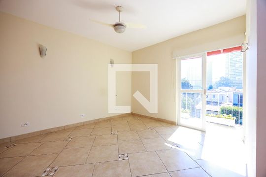 Casa com 4 quartos disponível para compra. Confira essa casa à venda para atender suas necessidades! — Suíte 2