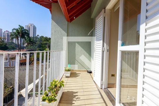 Casa com 4 quartos disponível para compra. Confira essa casa à venda para atender suas necessidades! — Suíte 2