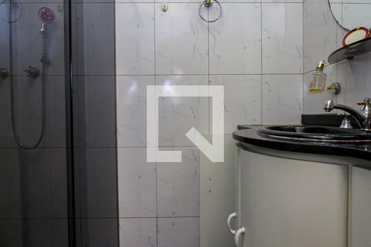 Casa com 4 quartos disponível para compra. Confira essa casa à venda para atender suas necessidades! — Banheiro 3