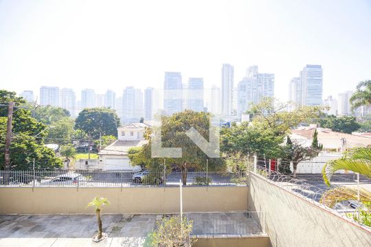 Casa com 4 quartos disponível para compra. Confira essa casa à venda para atender suas necessidades! — Quarto 1 - Vista