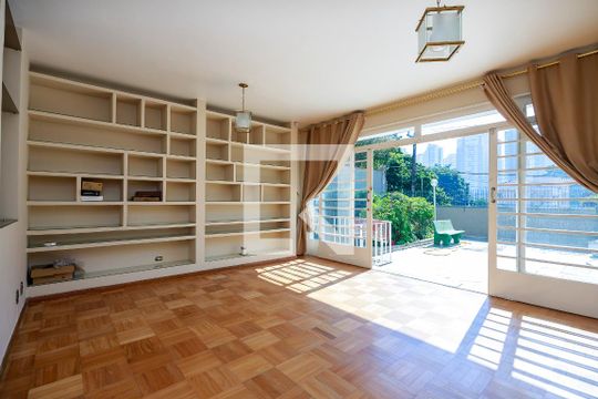 Casa com 4 quartos disponível para compra. Confira essa casa à venda para atender suas necessidades! — foto 1