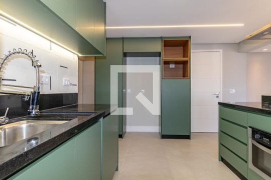 Compra apartamento com 2 quartos e piscina no condomínio. — Cozinha
