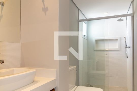Compra apartamento com 2 quartos e piscina no condomínio. — Banheiro do Quarto 1