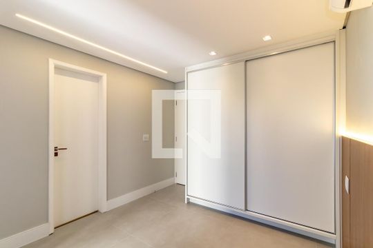 Compra apartamento com 2 quartos e piscina no condomínio. — Quarto 1