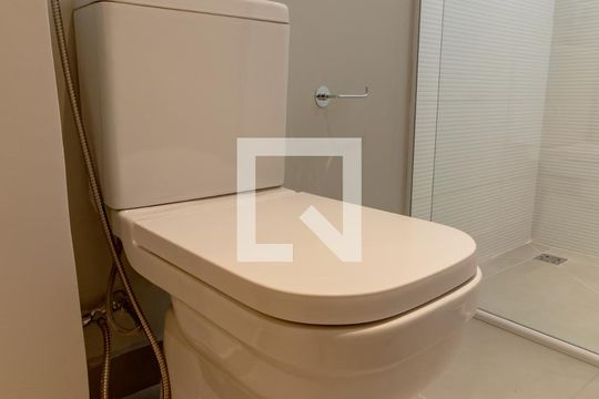 Compra apartamento com 2 quartos e piscina no condomínio. — Banheiro do Quarto 1