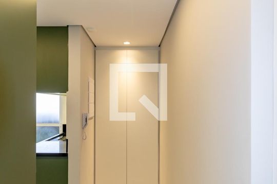 Compra apartamento com 2 quartos e piscina no condomínio. — Cozinha