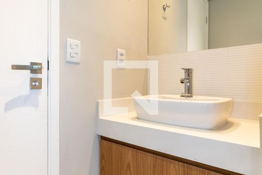 Compra apartamento com 2 quartos e piscina no condomínio. — Banheiro do Quarto 1