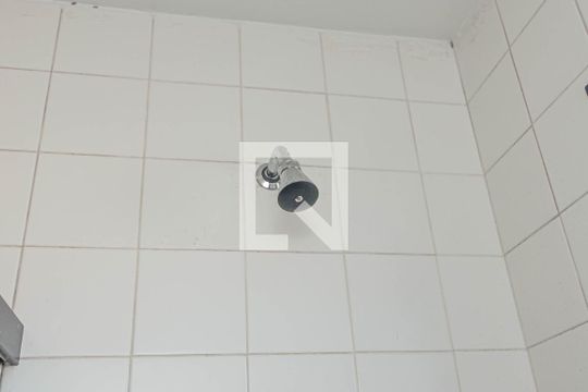 Comprar apartamento no Brooklin com 2 quartos, closet, piscina e churrasqueira no condomínio. — Banheiro Social - Terraço