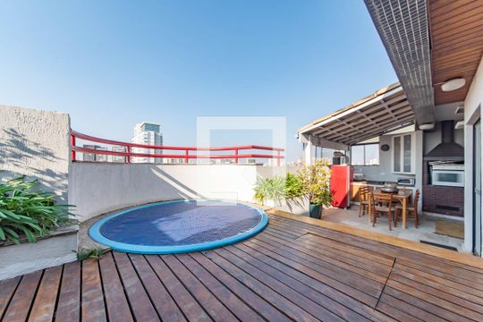 Comprar apartamento no Brooklin com 2 quartos, closet, piscina e churrasqueira no condomínio. — Piscina - Area Gourmet