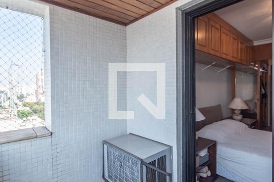 Comprar apartamento no Brooklin com 2 quartos, closet, piscina e churrasqueira no condomínio. — Varanda da Suíte