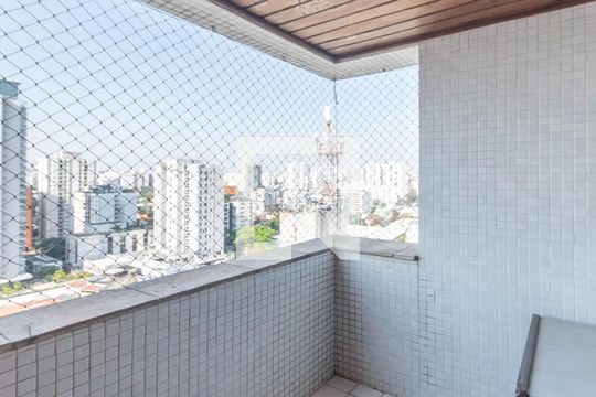 Comprar apartamento no Brooklin com 2 quartos, closet, piscina e churrasqueira no condomínio. — Varanda da Suíte