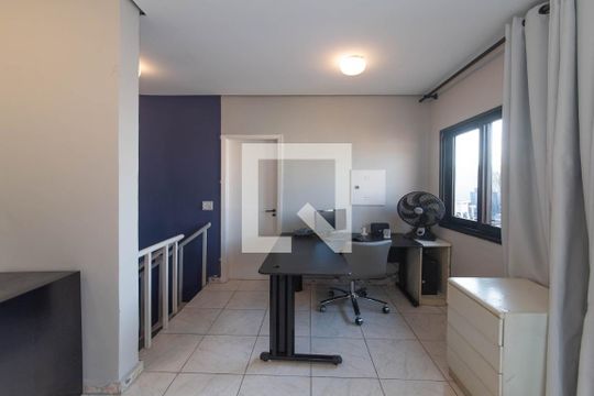 Comprar apartamento no Brooklin com 2 quartos, closet, piscina e churrasqueira no condomínio. — Sla de TV - Escritório