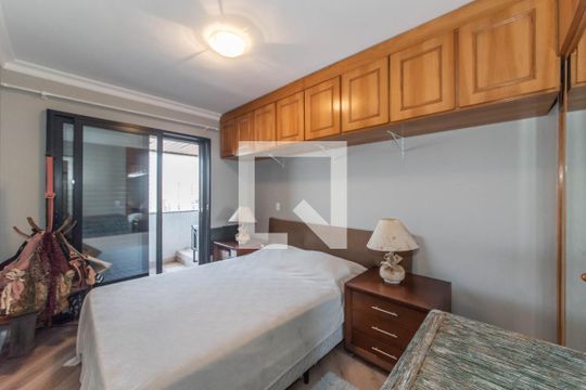 Comprar apartamento no Brooklin com 2 quartos, closet, piscina e churrasqueira no condomínio. — Banheiro da Suíte