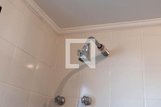 Comprar apartamento no Brooklin com 2 quartos, closet, piscina e churrasqueira no condomínio. — Banheiro da Suíte