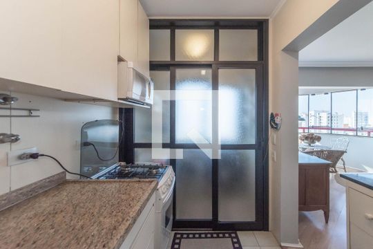 Comprar apartamento no Brooklin com 2 quartos, closet, piscina e churrasqueira no condomínio. — Cozinha - Lavanderia Integrada