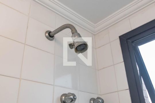 Comprar apartamento no Brooklin com 2 quartos, closet, piscina e churrasqueira no condomínio. — Banheiro Social