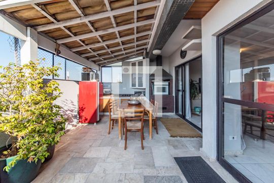 Comprar apartamento no Brooklin com 2 quartos, closet, piscina e churrasqueira no condomínio. — Piscina - Area Gourmet