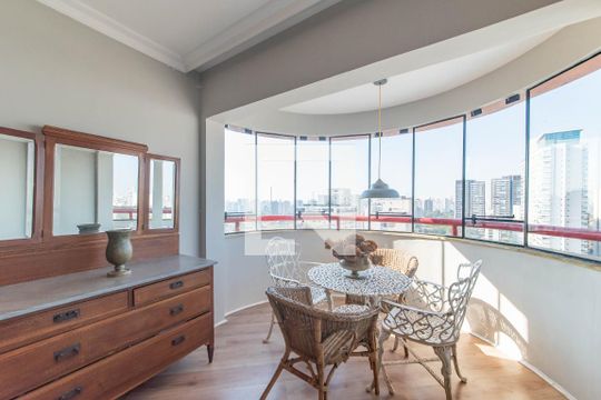 Comprar apartamento no Brooklin com 2 quartos, closet, piscina e churrasqueira no condomínio. — Sala